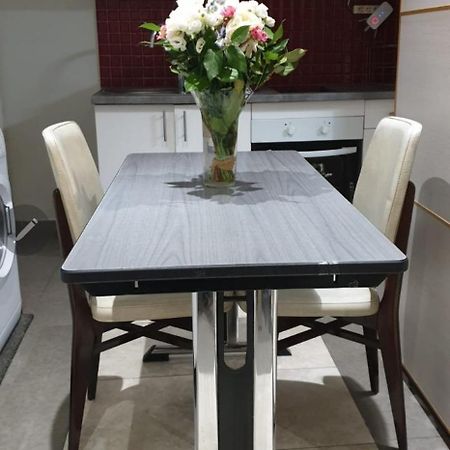Jolie Appartement Avec 2 Chambres Partagees Paris Exterior foto